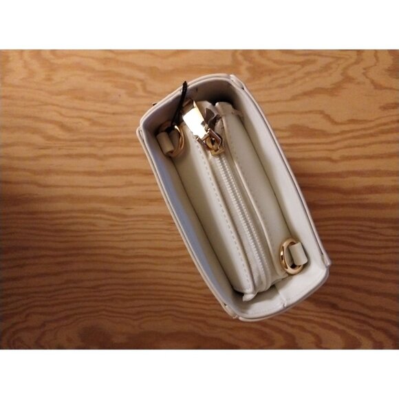 Popcorn Box Purse Crossbody Bag With Gold Chain Strap - Picture 6 of 9